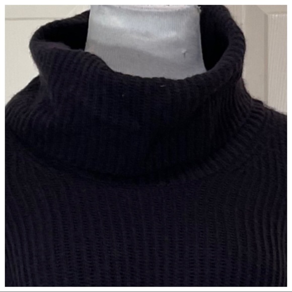 Tahari cashmere Torrence Cold Shoulder Sweater - Picture 6 of 7